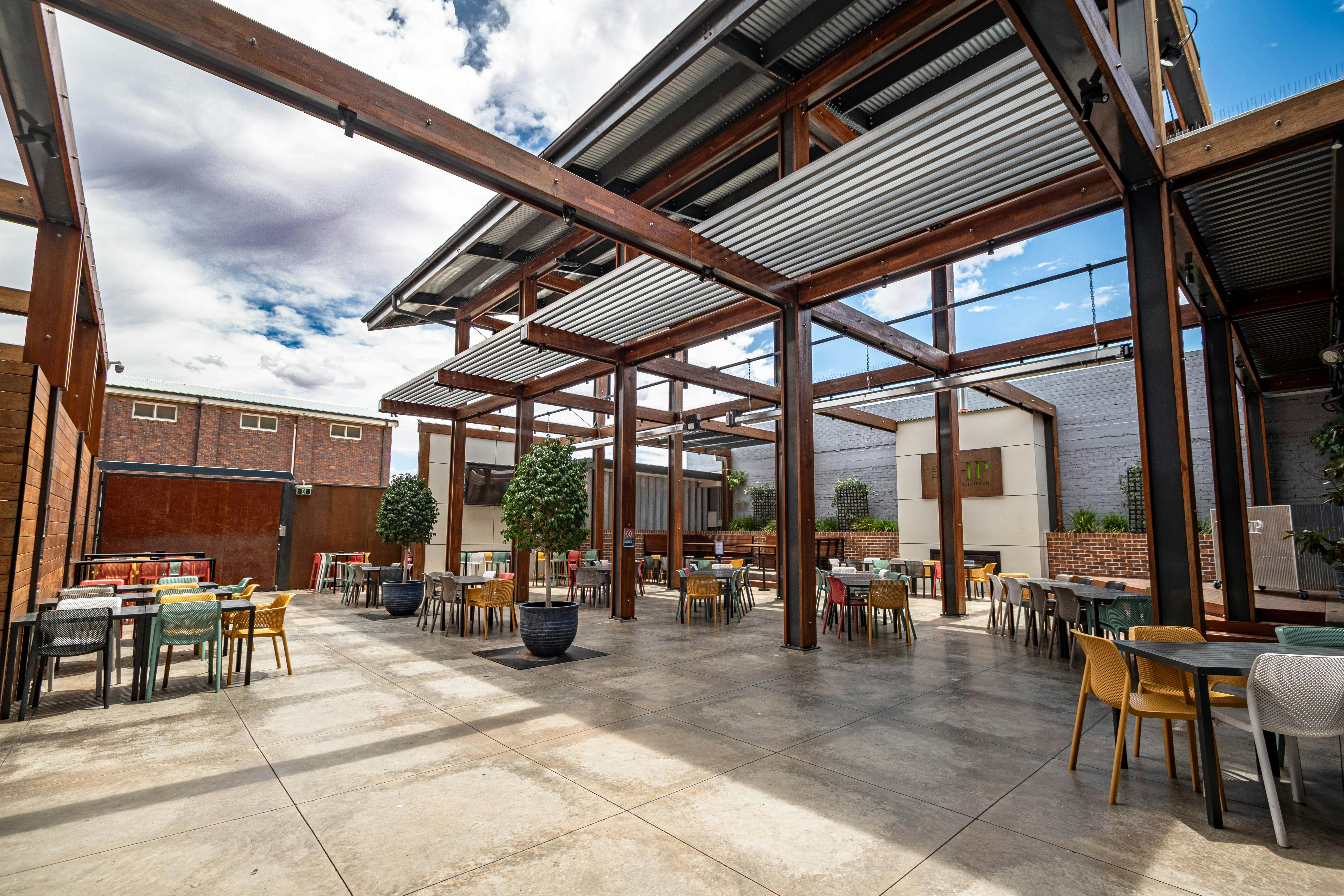 The Broken Hill Pub outdoor beer garden