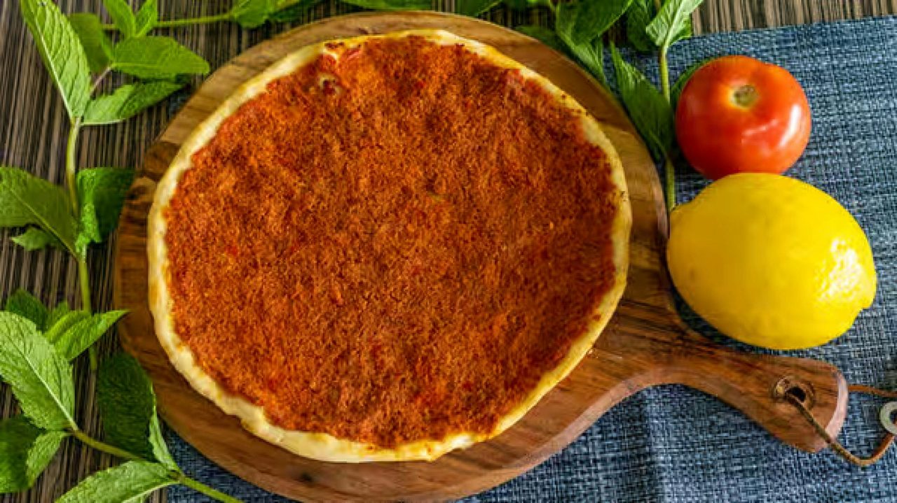 Sujuk Pizza