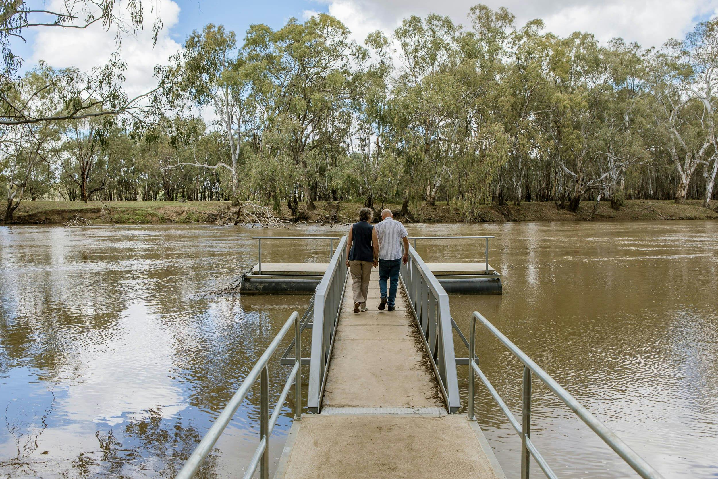 Couple on the fishing pontoon at Brweery Flat