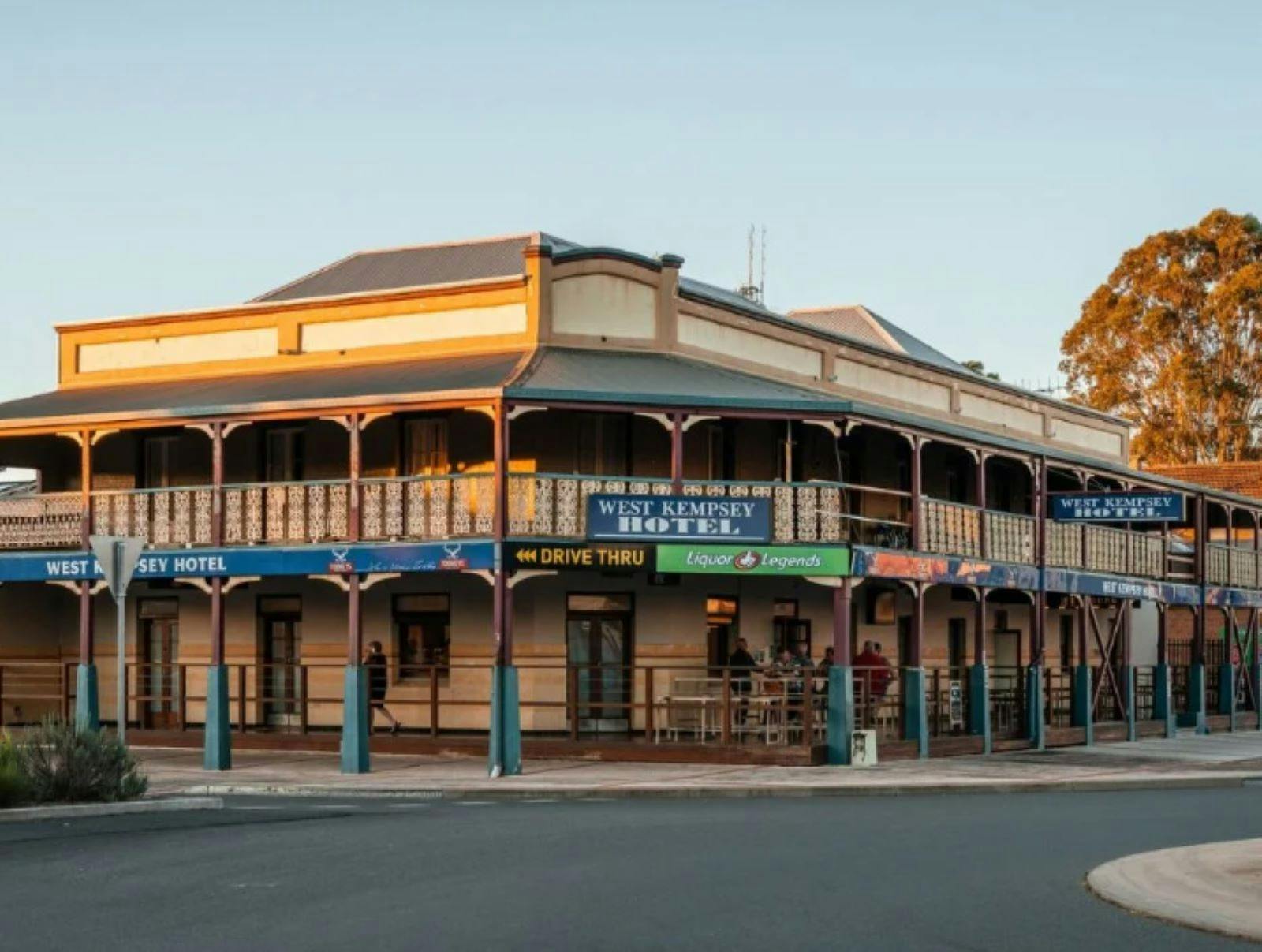 West Kempsey Hotel