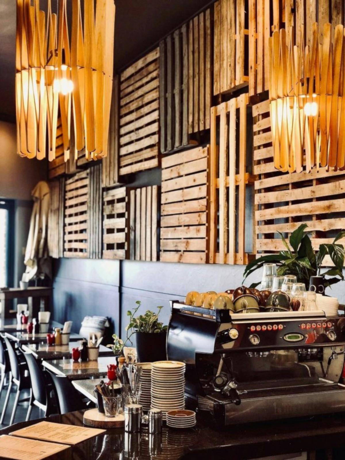 The Crossing Cafe