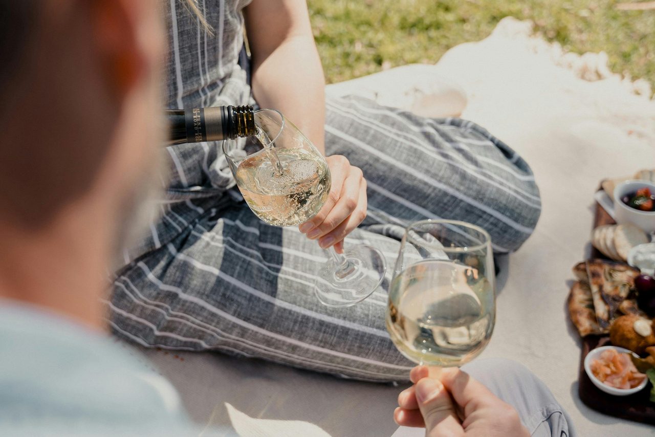 Couple enjoying a picnic at The Timbercutter in Mathoura