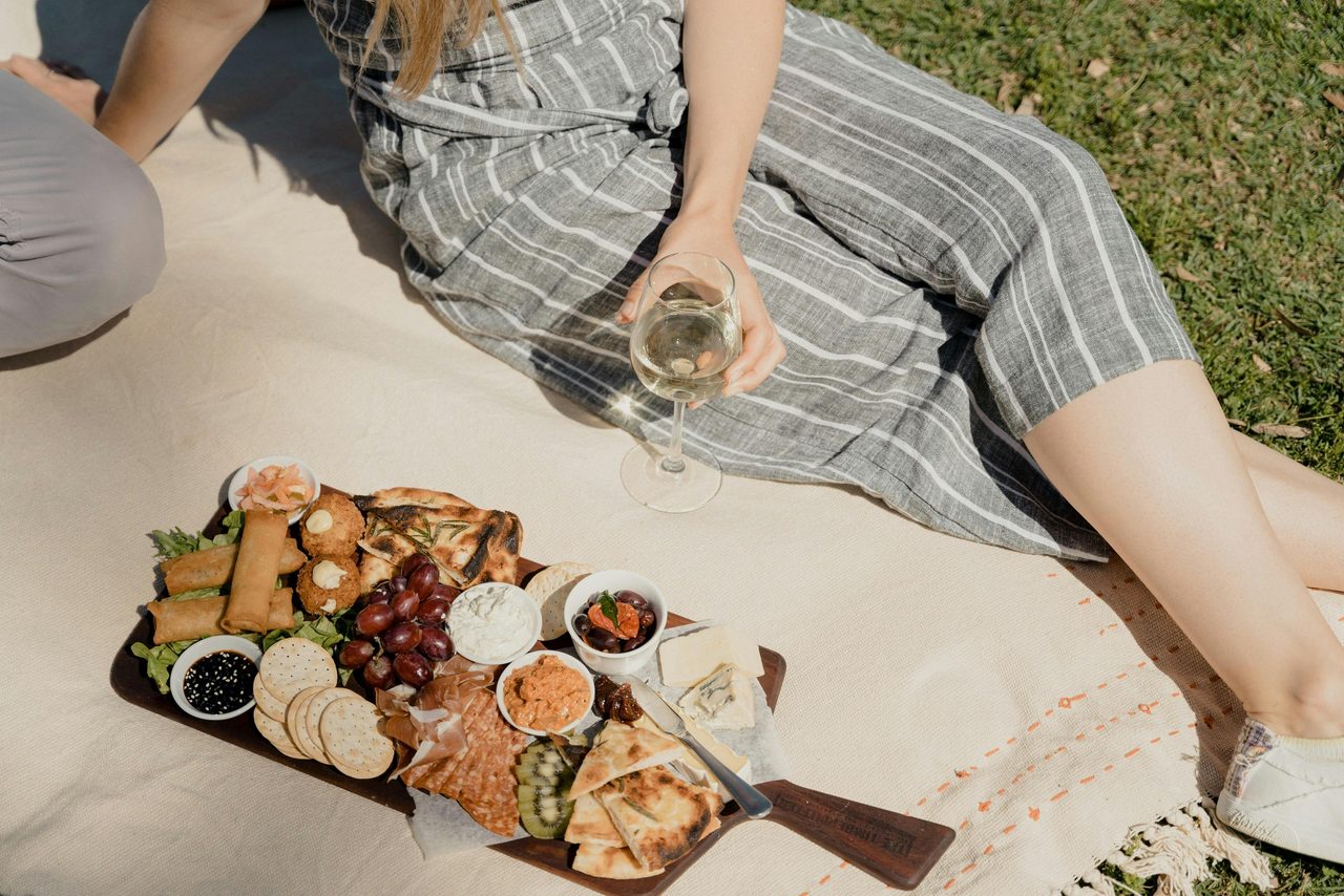 Couple enjoying a picnic at The Timbercutter in Mathoura