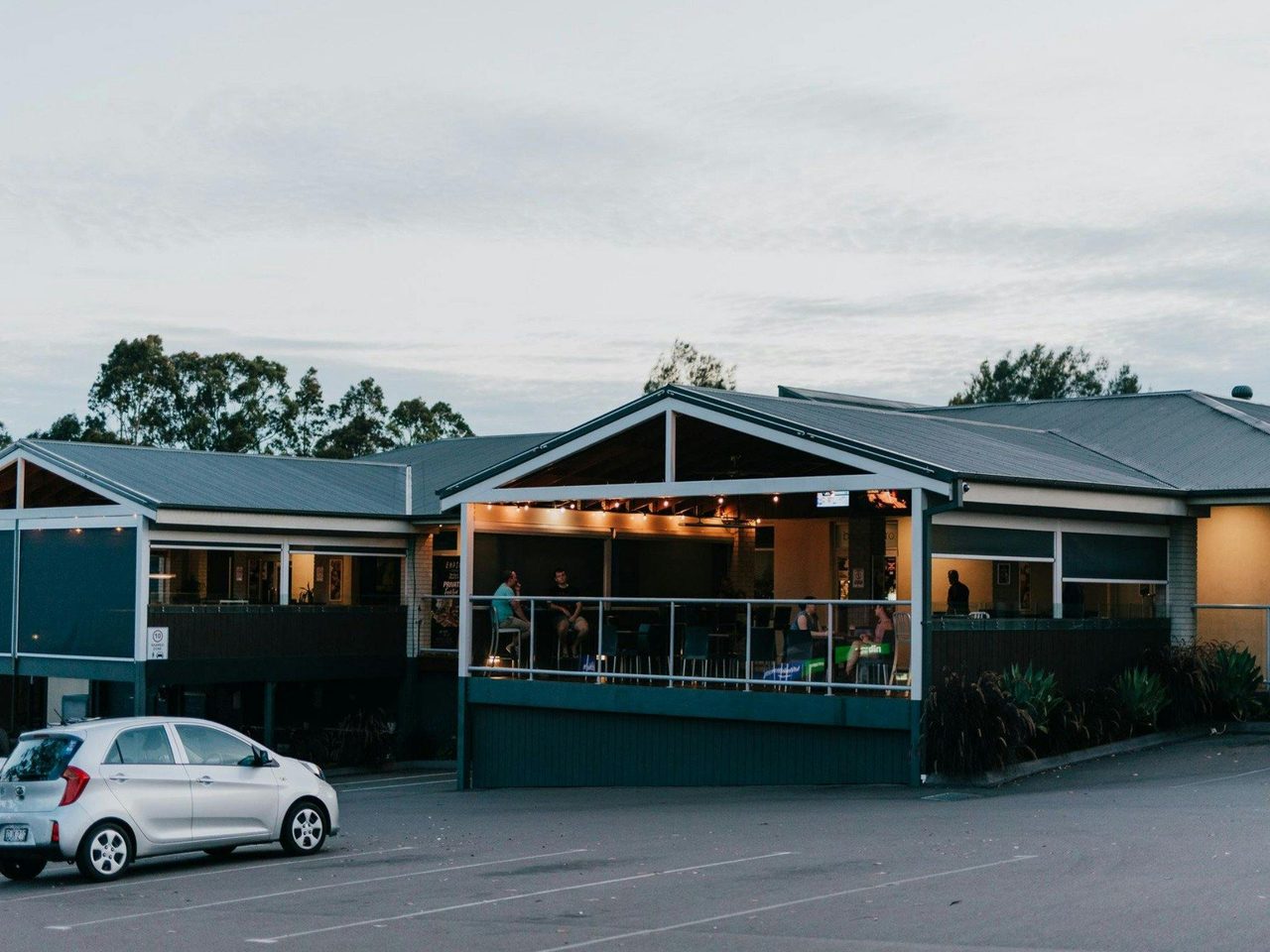 The George Tavern Greenhills - Outdoor Dining