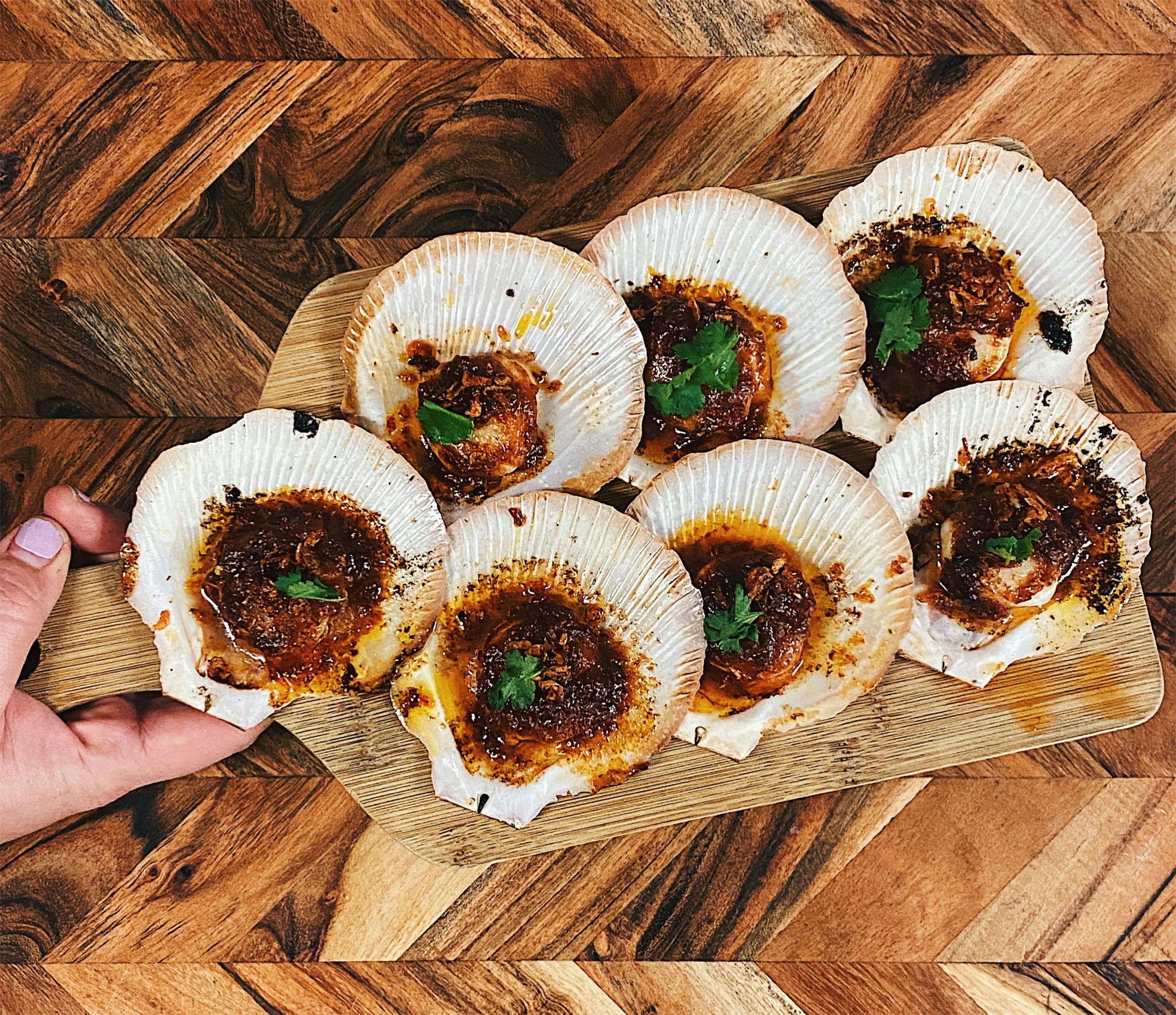 Asian style cooked scallops