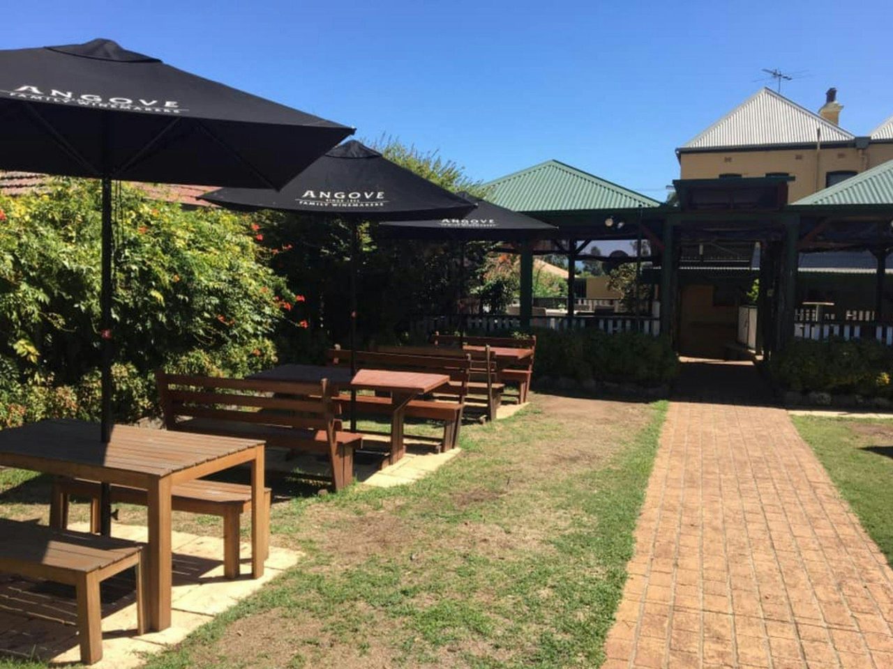 River Royal Inn