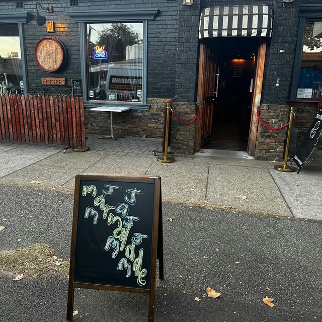 Two Fingers Whisky and Music Bar