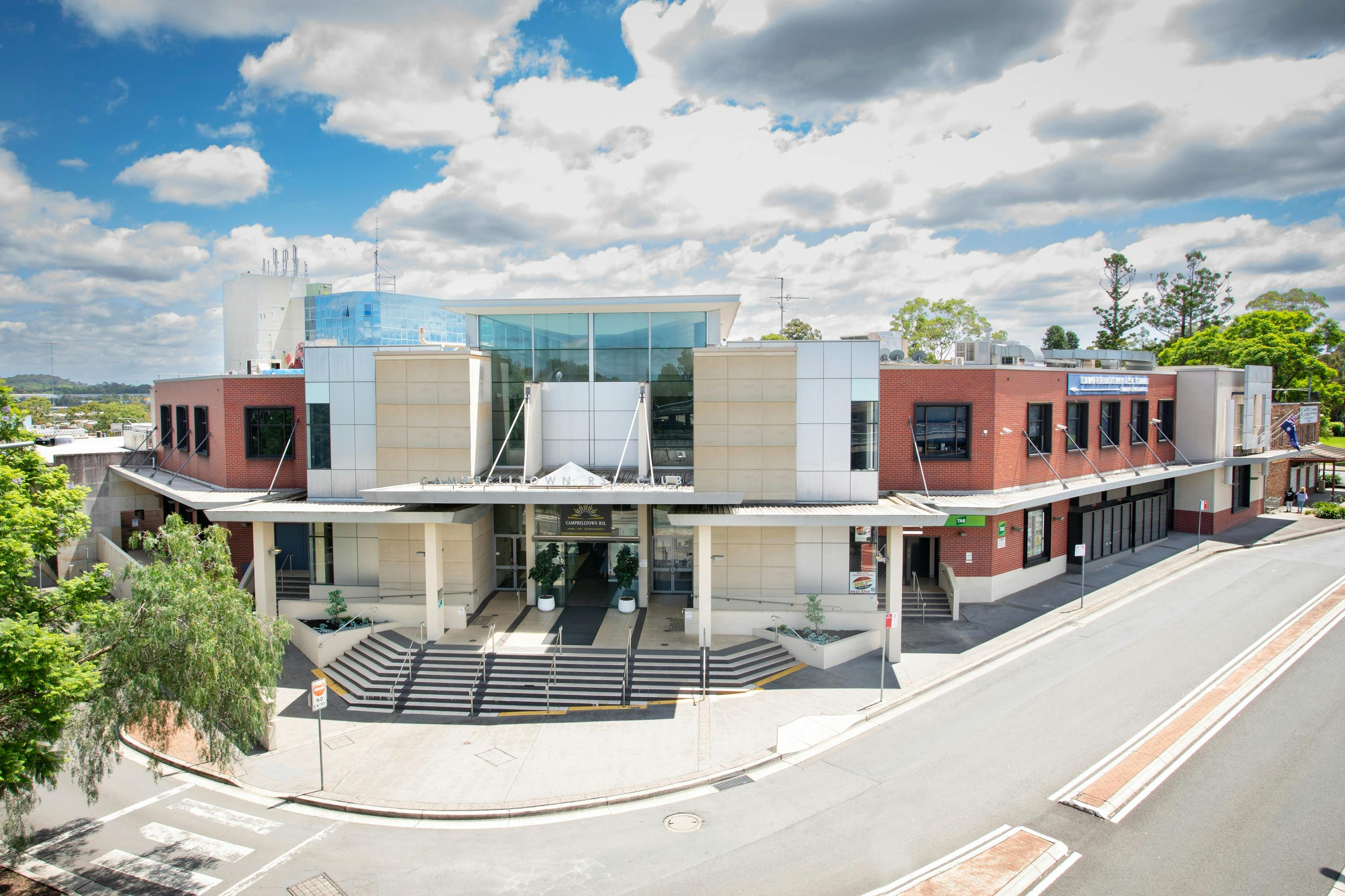 exterior facade of Campbelltown RSL Club