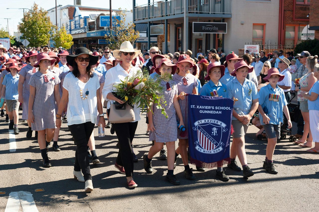 Local School Kids at Anzac Day March