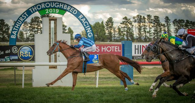 Anzac Day Soldiers Saddle Race Meeting