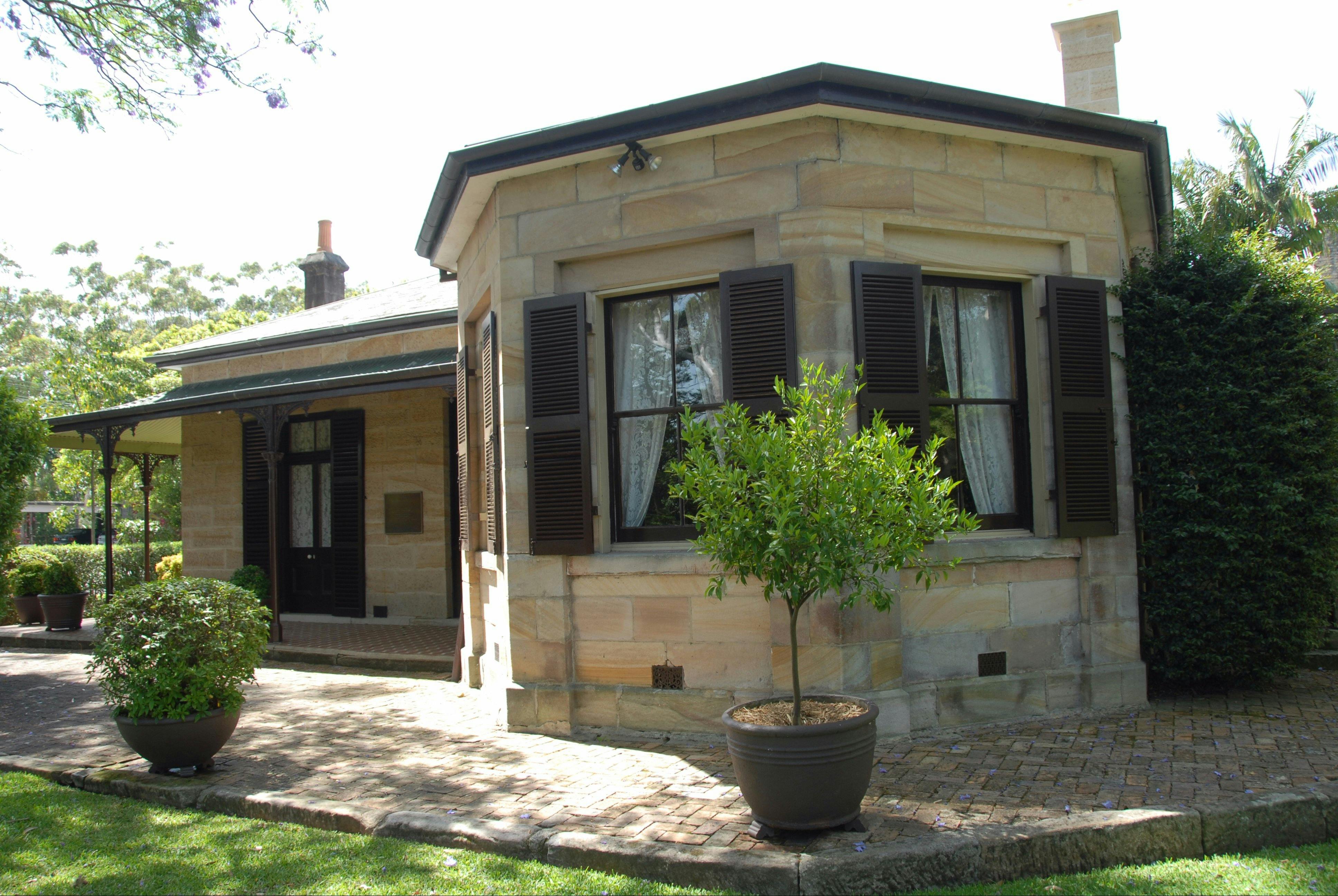 Front of Carisbrook Historic House