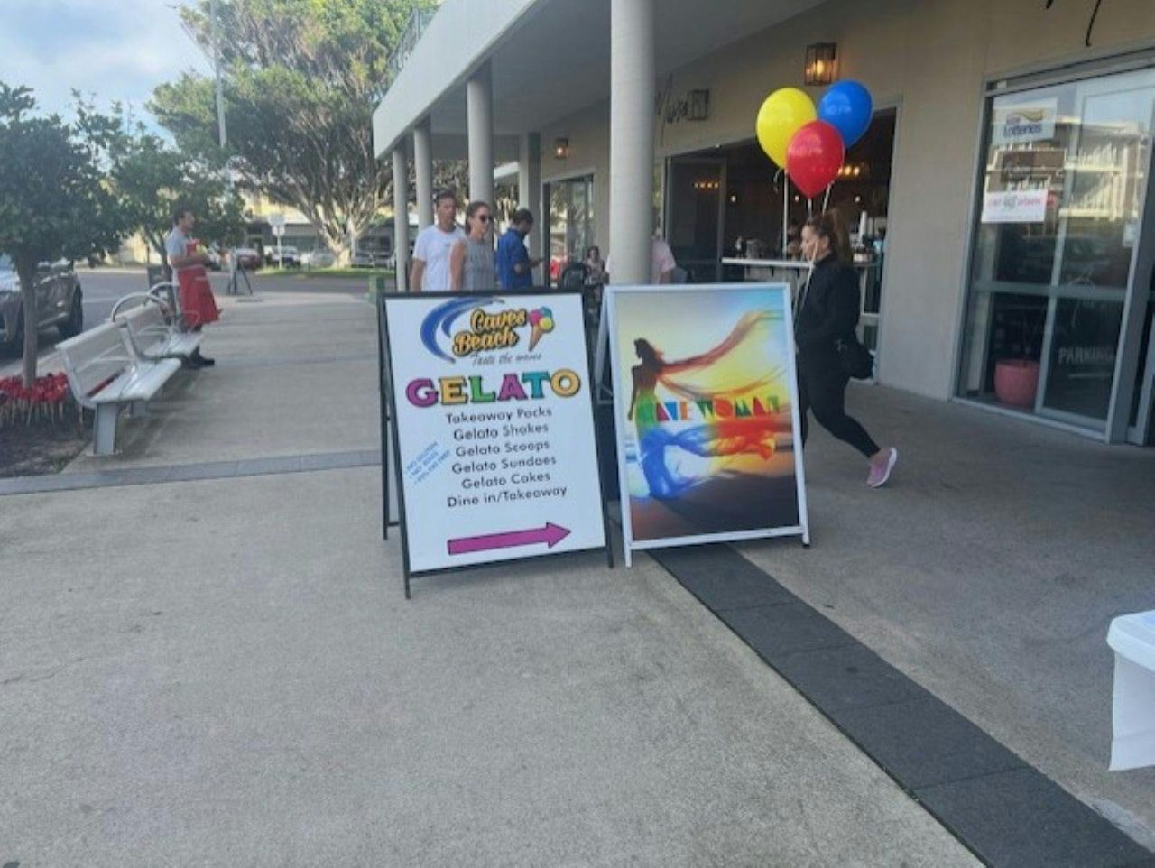 Caves Beach Markets