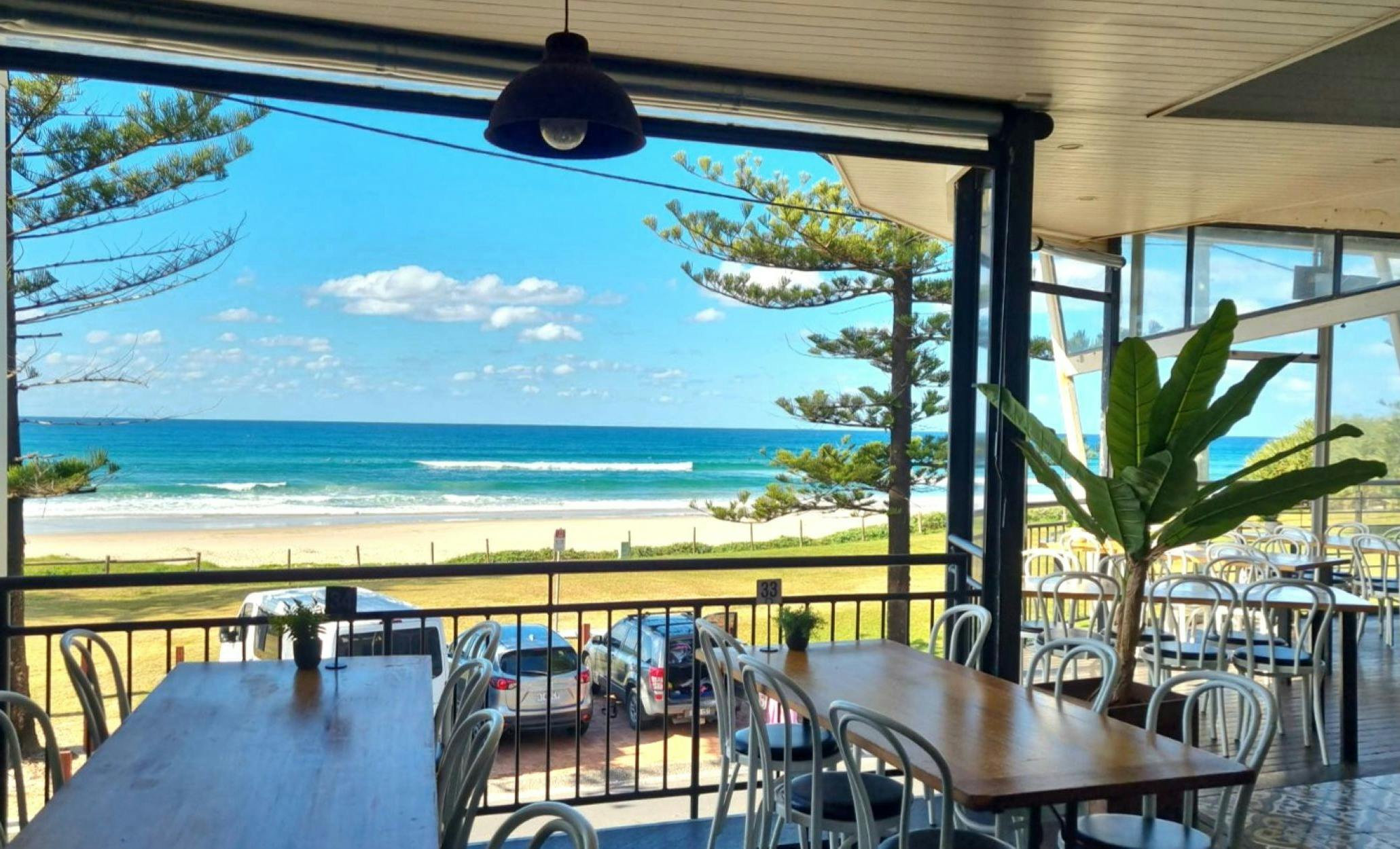Friday Loot & Live Music at the Lennox Hotel