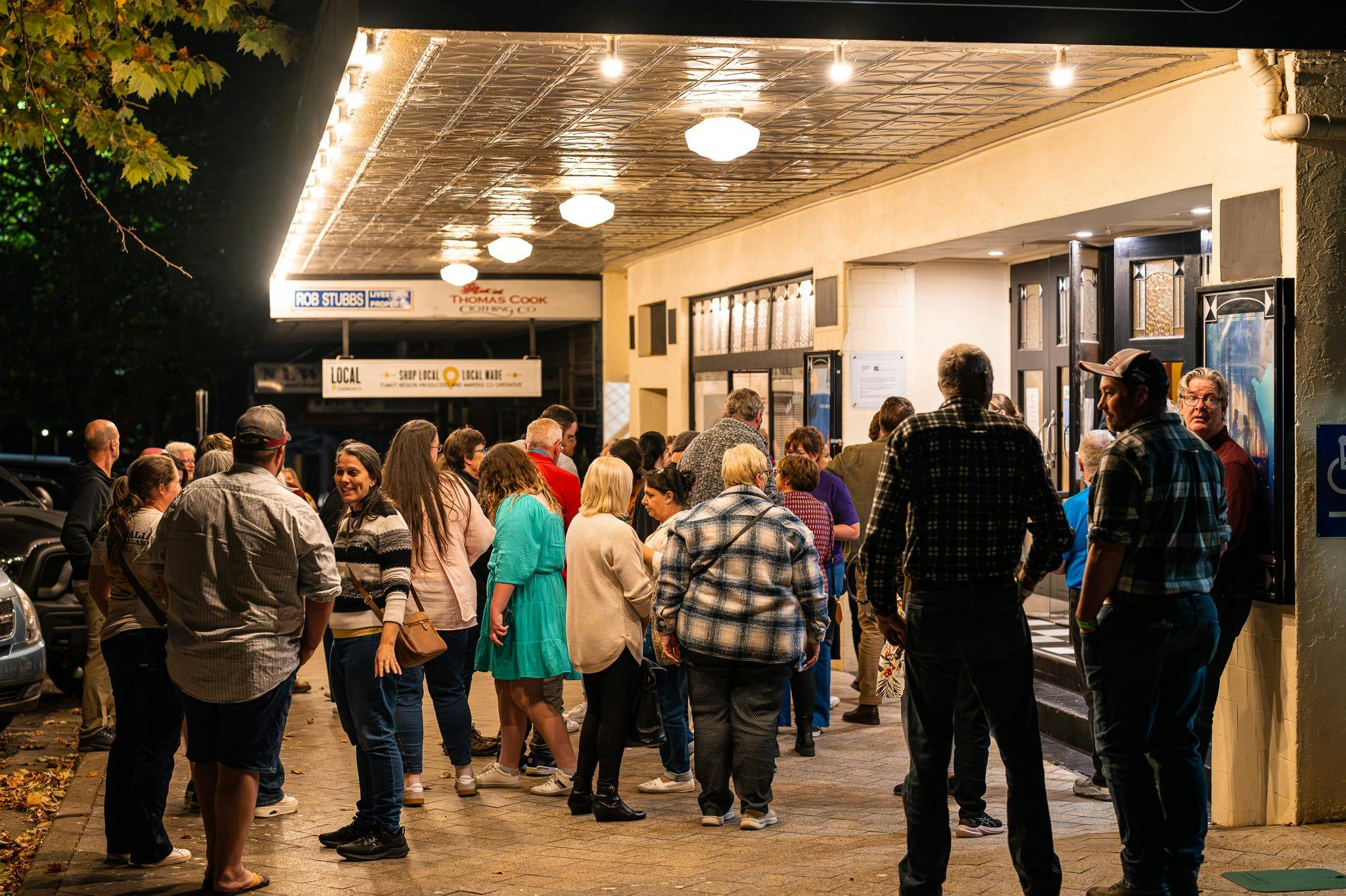 Streets come alive during Falling Leaf Festival in Tumut