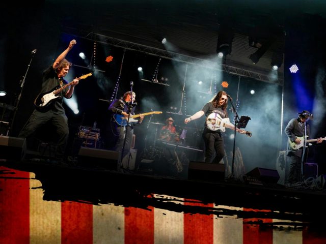 Kings of Country Rock - Eagles Vs Creedence