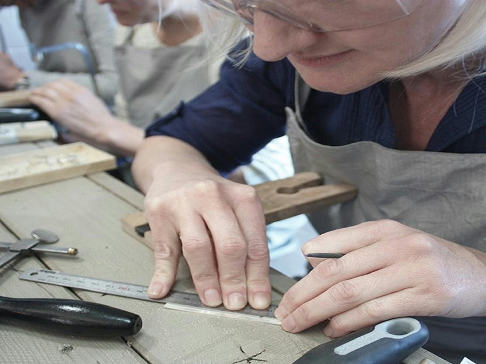 Measuring up the sing size. Measure twice cut once!