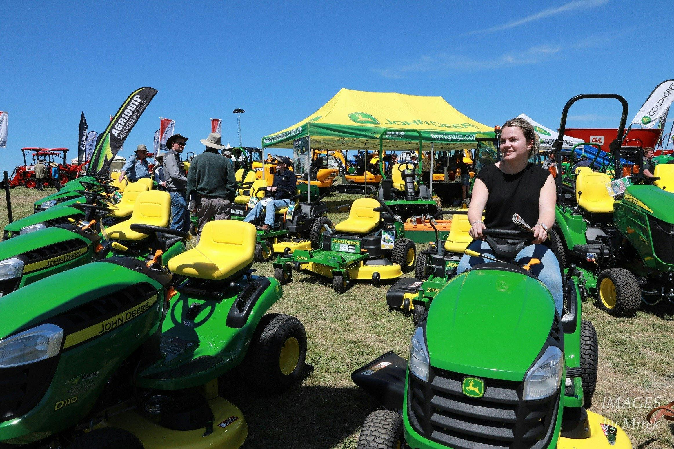 Ride-on mower exhibitor