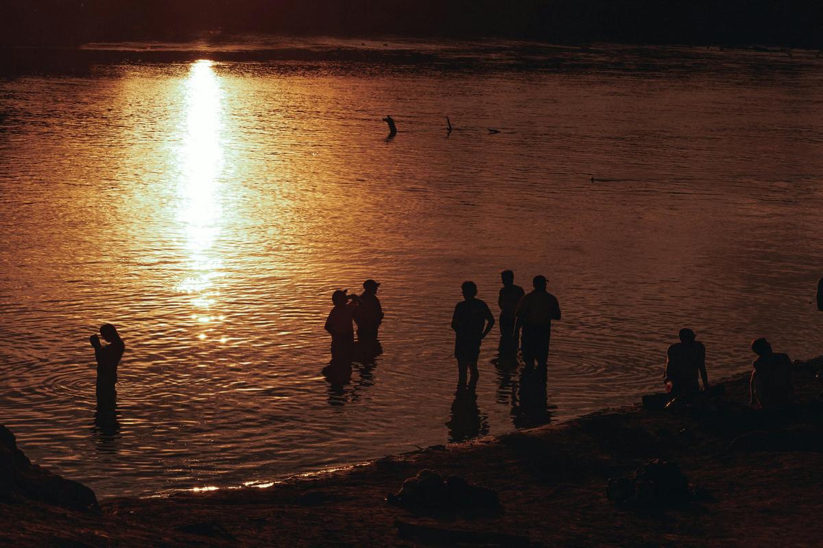 Patrons on the Murray River