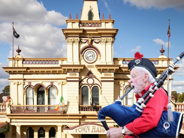 The Lone Piper at Glen Innes Town Hall