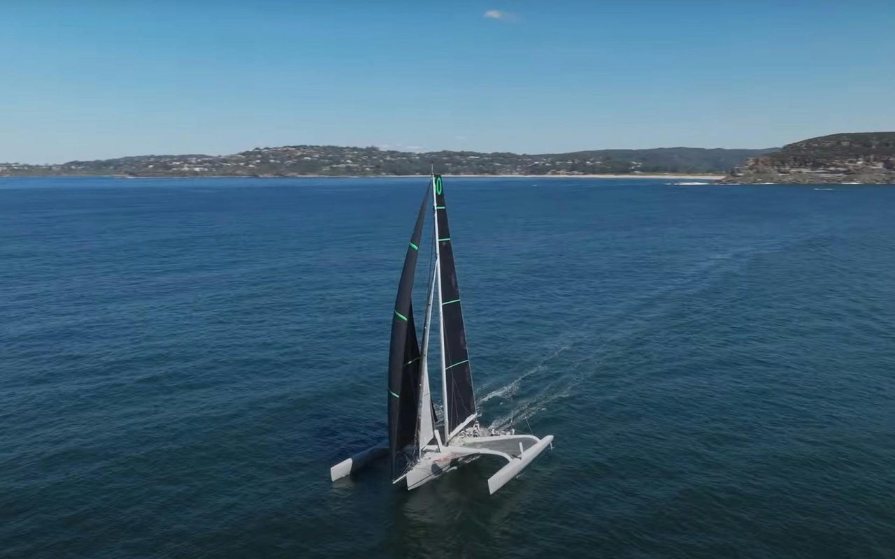 Sailing boat