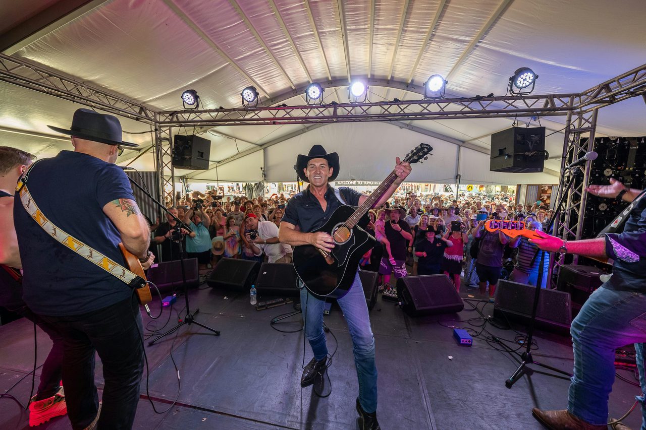 Lee Kernaghan at FanZone