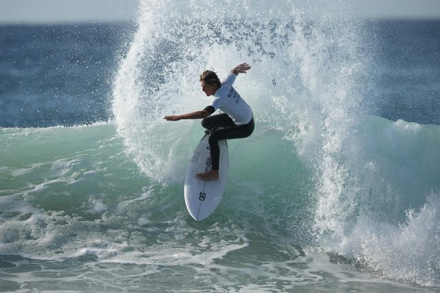 Youth Surfing National Battle