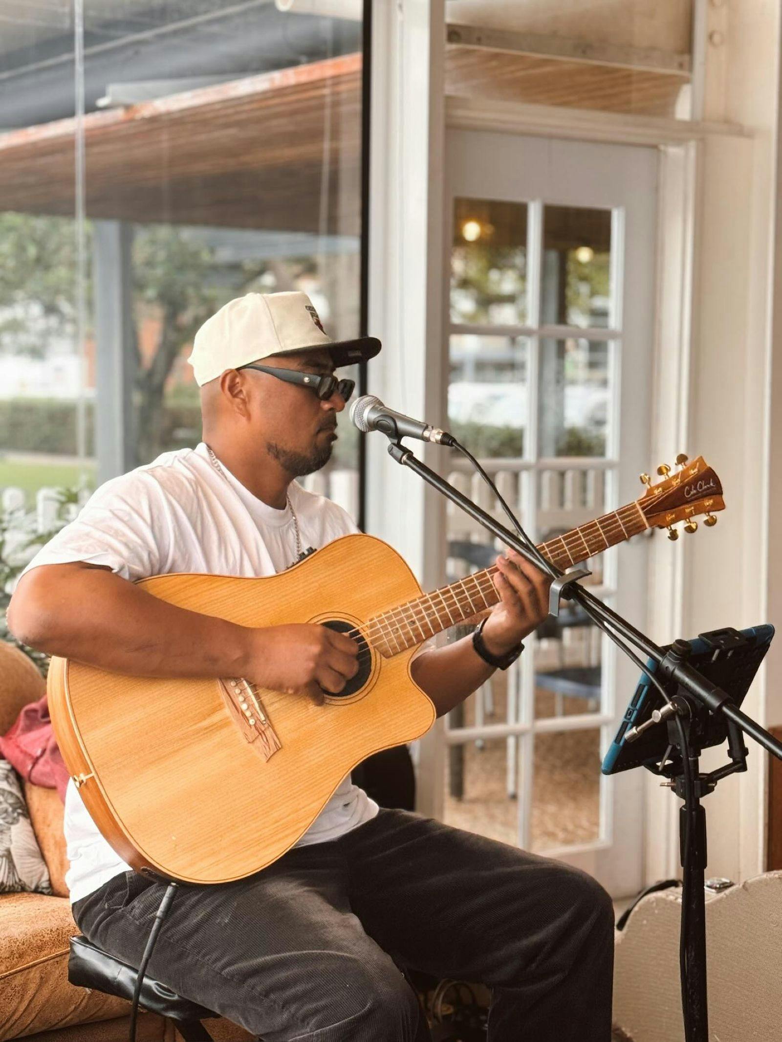 Live music at Wharf Bar and Restaurant