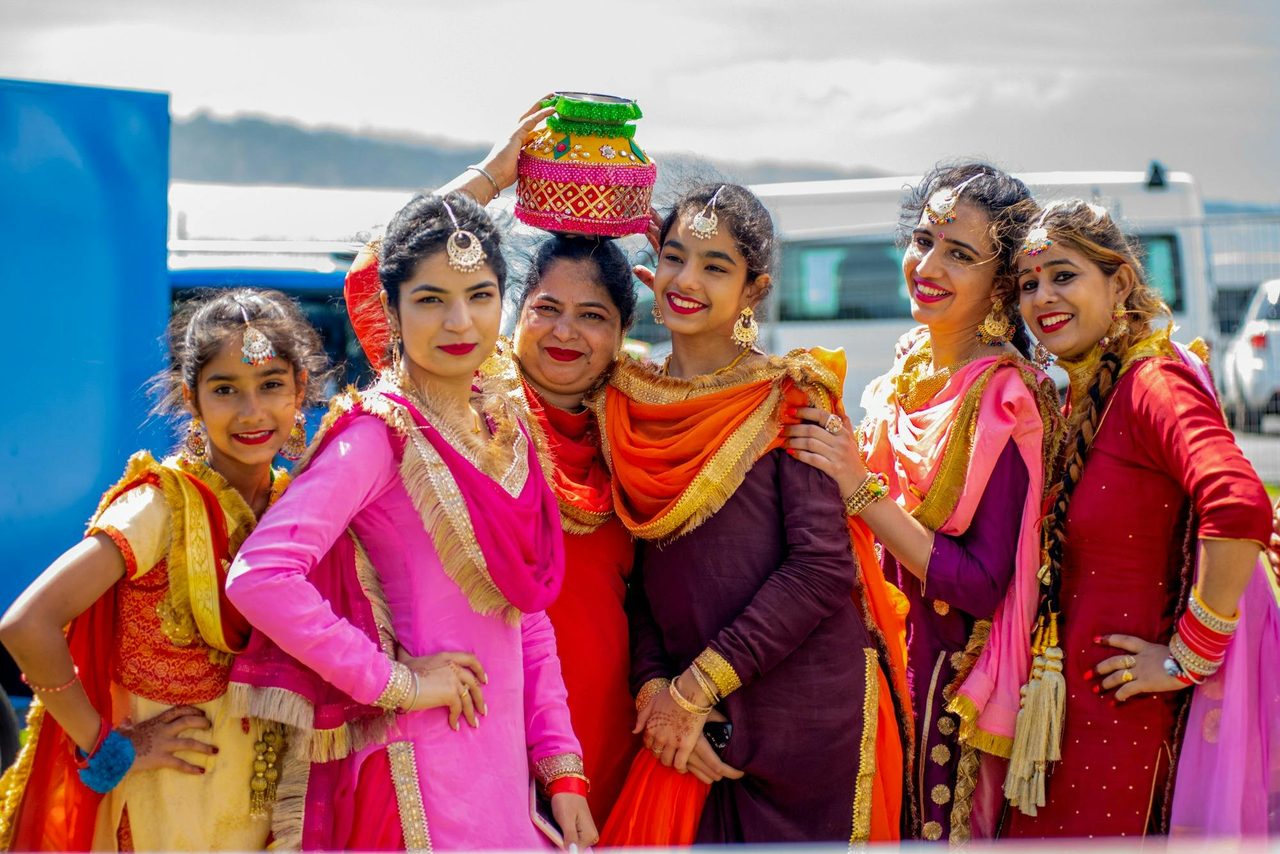 Gidha Dance Teams
