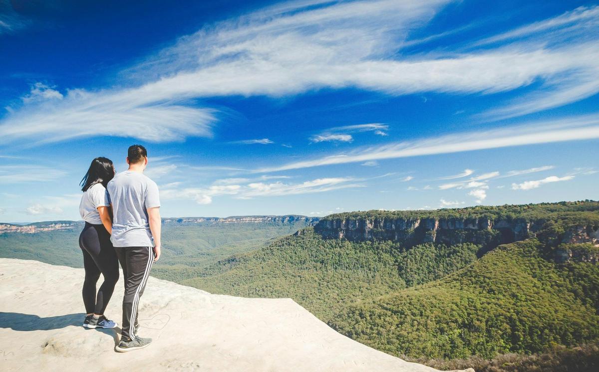xperience breathtaking panoramic views of the Blue Mountains' dramatic valleys on our small-group to
