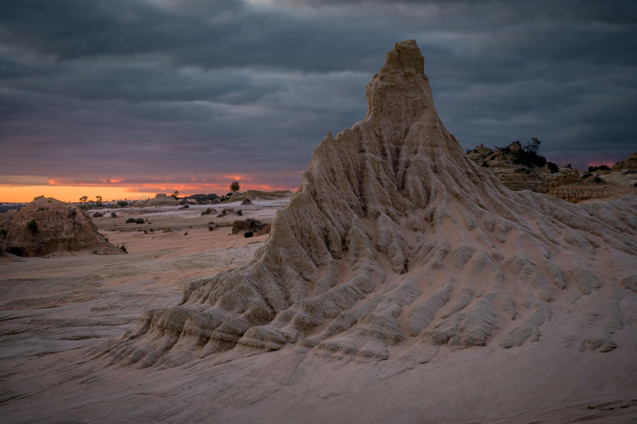 Non rushed sunset access at the Walls of China - Mungo National Park