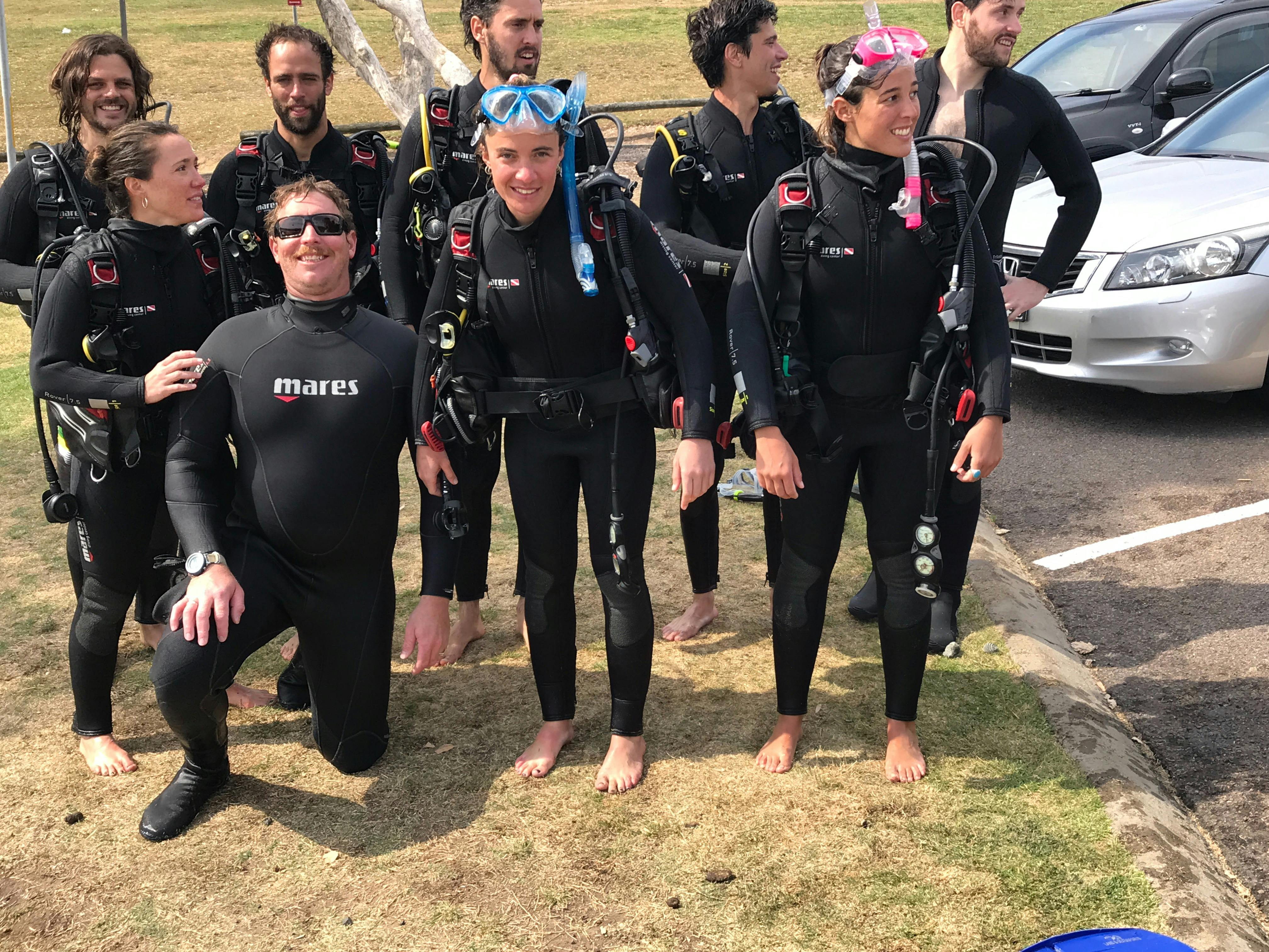 happy scuba divers learning to scuba dive