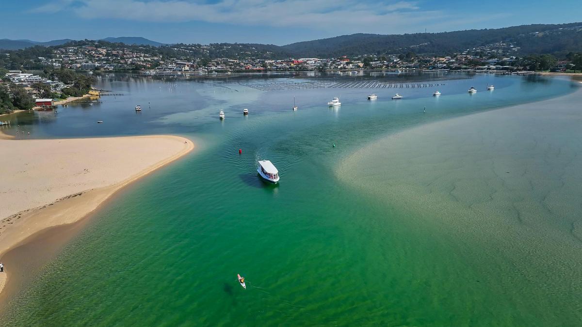 "Sensational II" departing Merimbula Lake, Ocean Wildlife Adventure tour  Merimbula