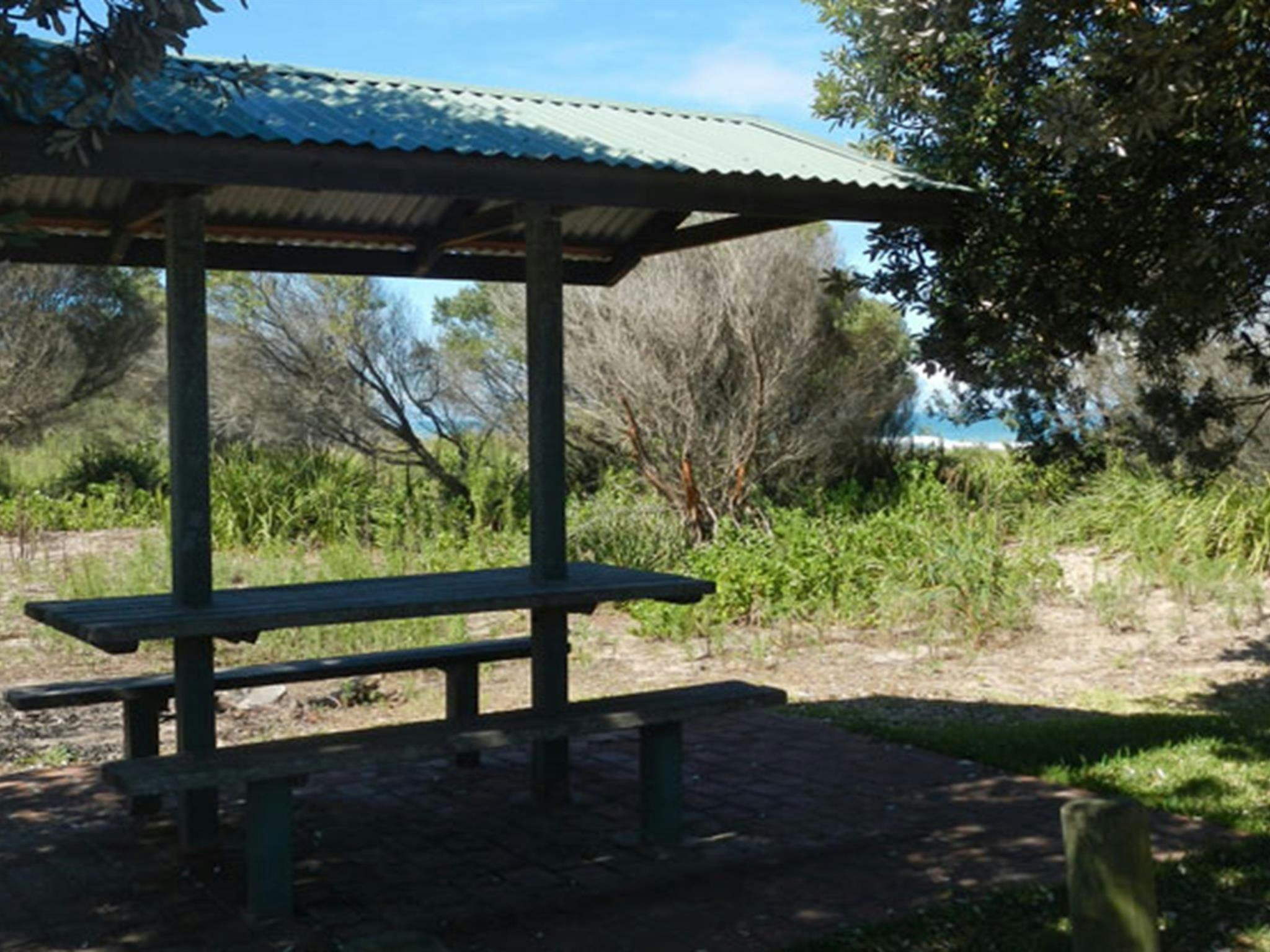 Picnic shelter, Abbey Creek picnic area. Photo: Debby McGerty &copy; OEH
