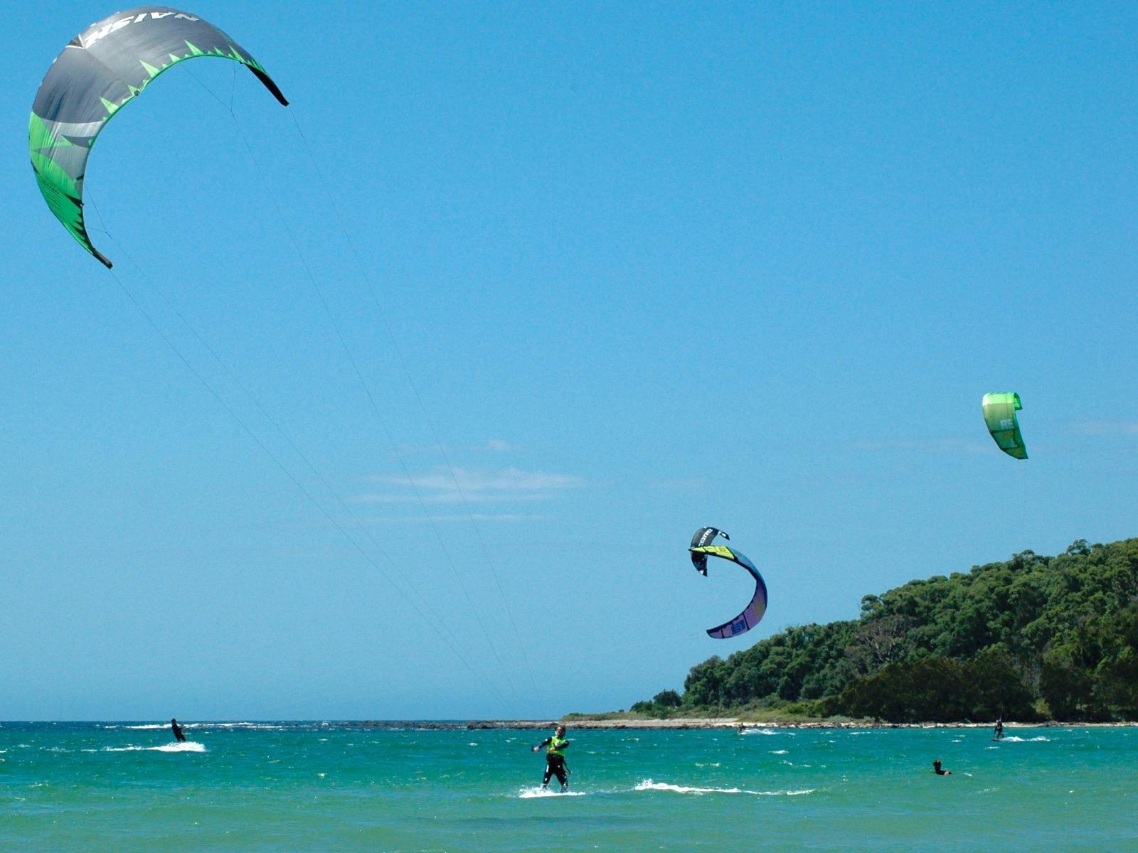 Kitesurf lessons batemans bay, learn with Kiteboarding Australia school today! Kiteboarding sales