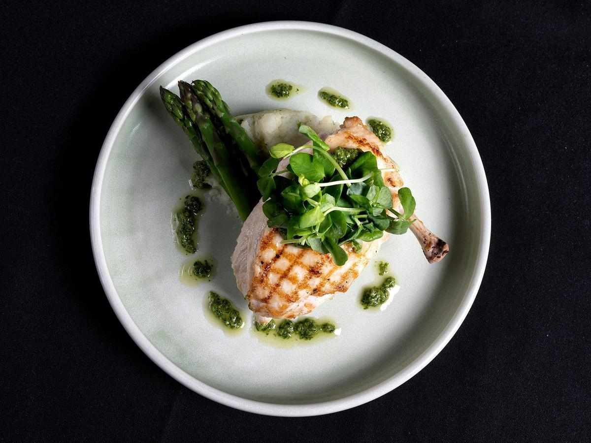 Treat your senses to the splendid views of the harbour while indulging in a delectable dinner