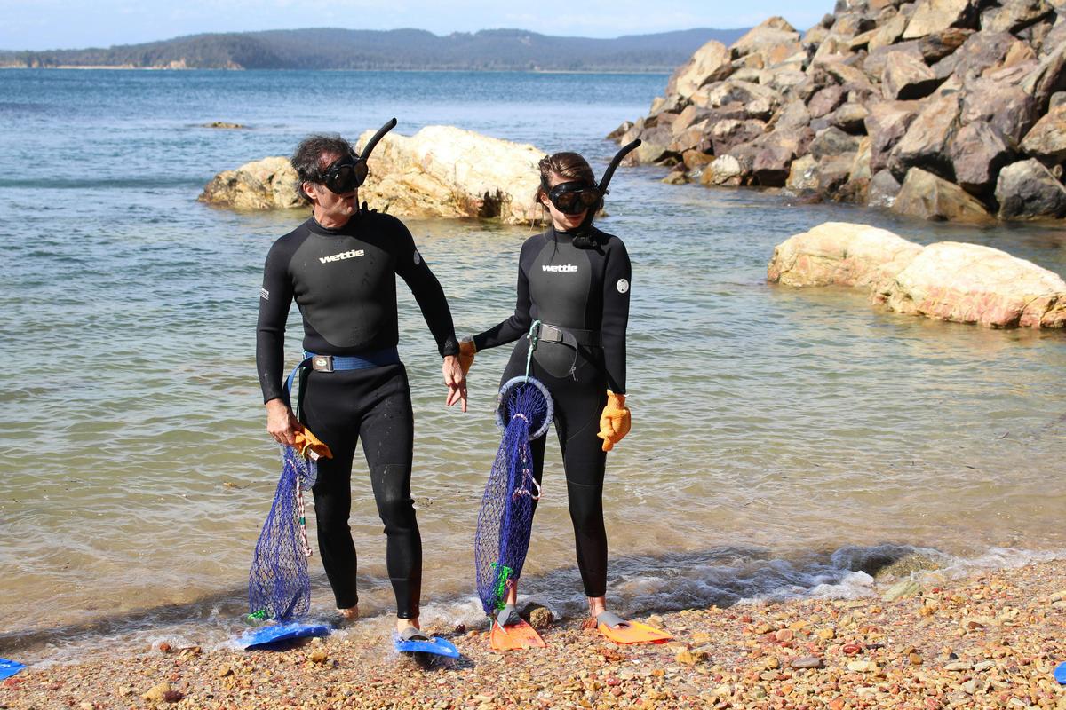 Father and daughter ready to go foraging for Blue Mussels