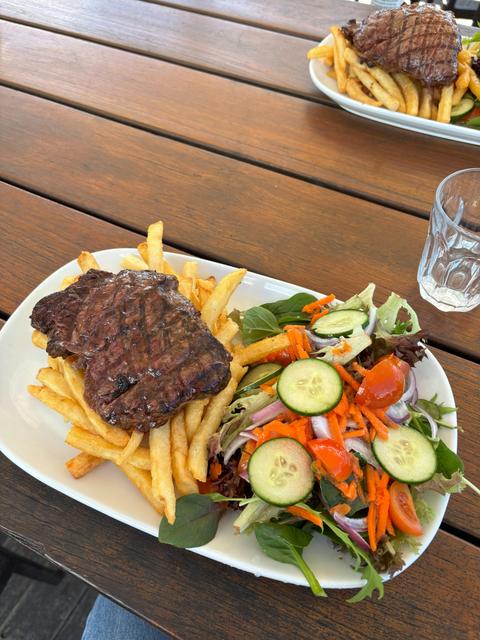 Lunch menu - Steak and Salad