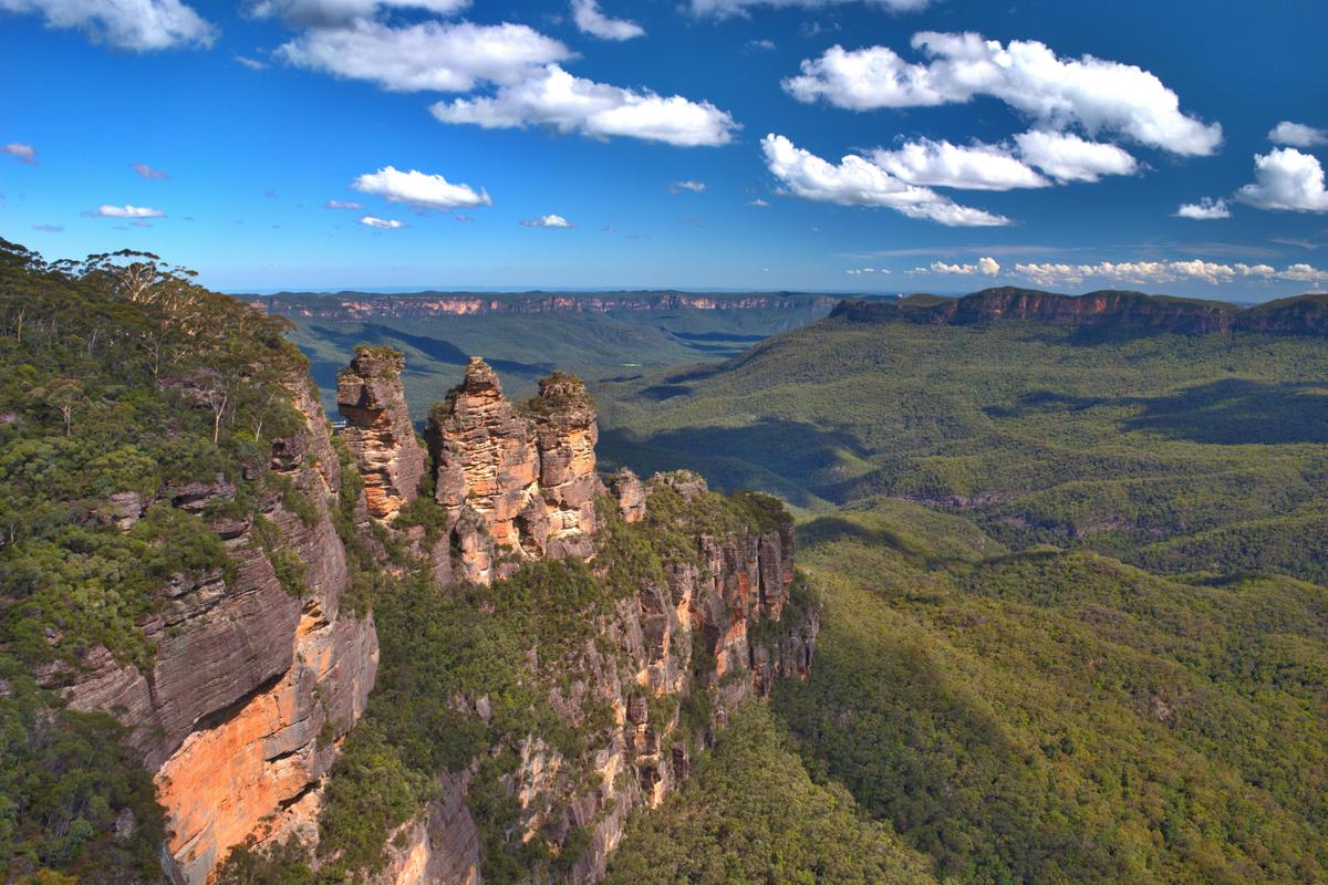 The Three Sister on  beautiful Blue Mountains day