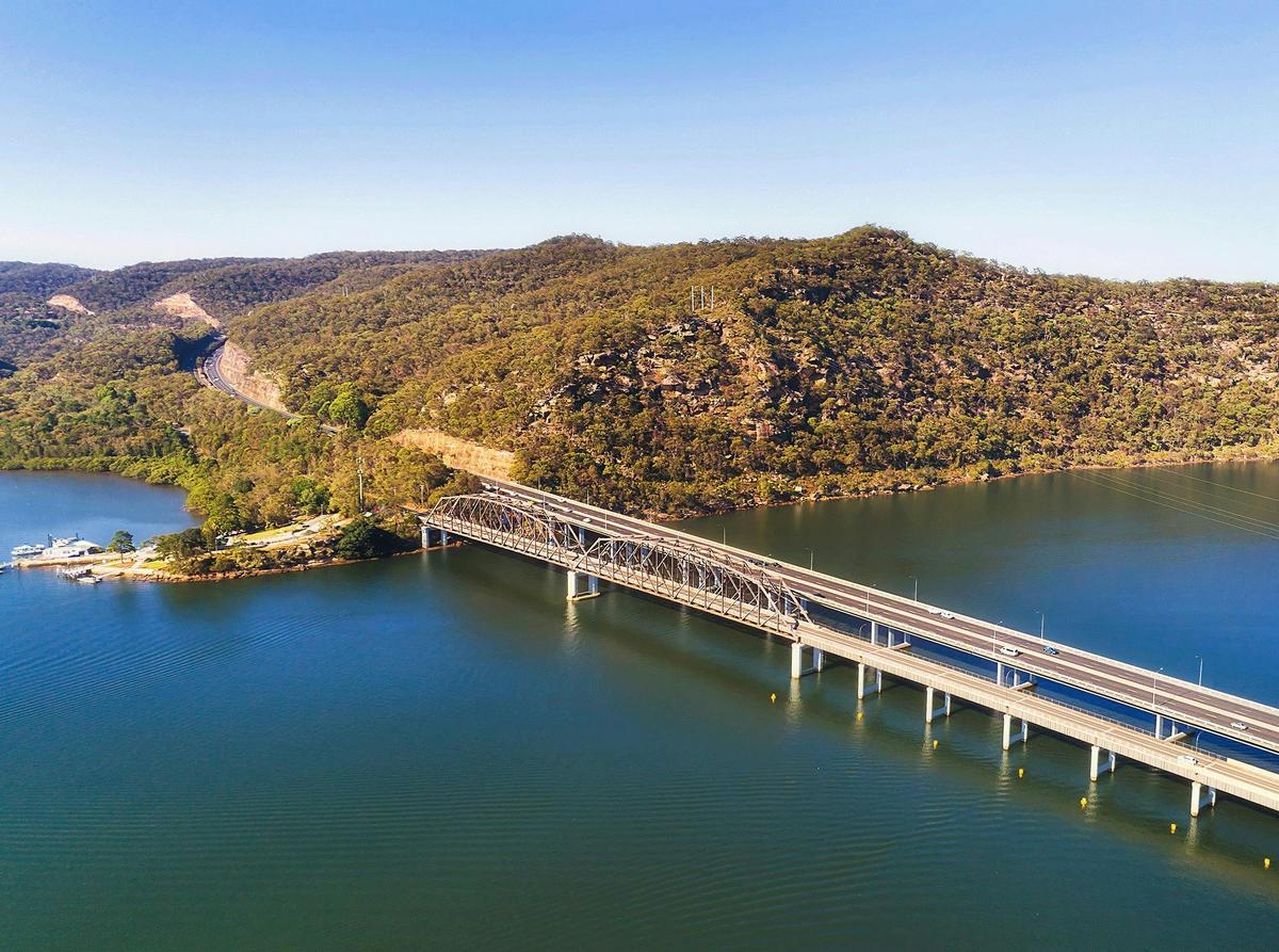Travel on the M1 over the Hawkesbury River to the Hunter Valley