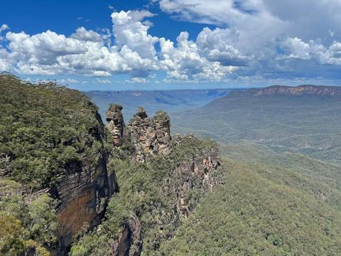 Witness the Majestic Three Sisters: A 200-Million-Year-Old Icon of the Blue Mountains