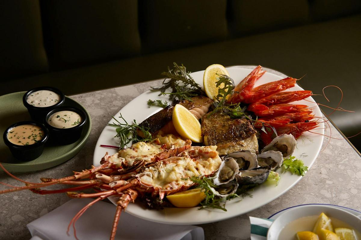 DELUXE SEAFOOD PLATTER FROM THE 1920 RESTAURANT