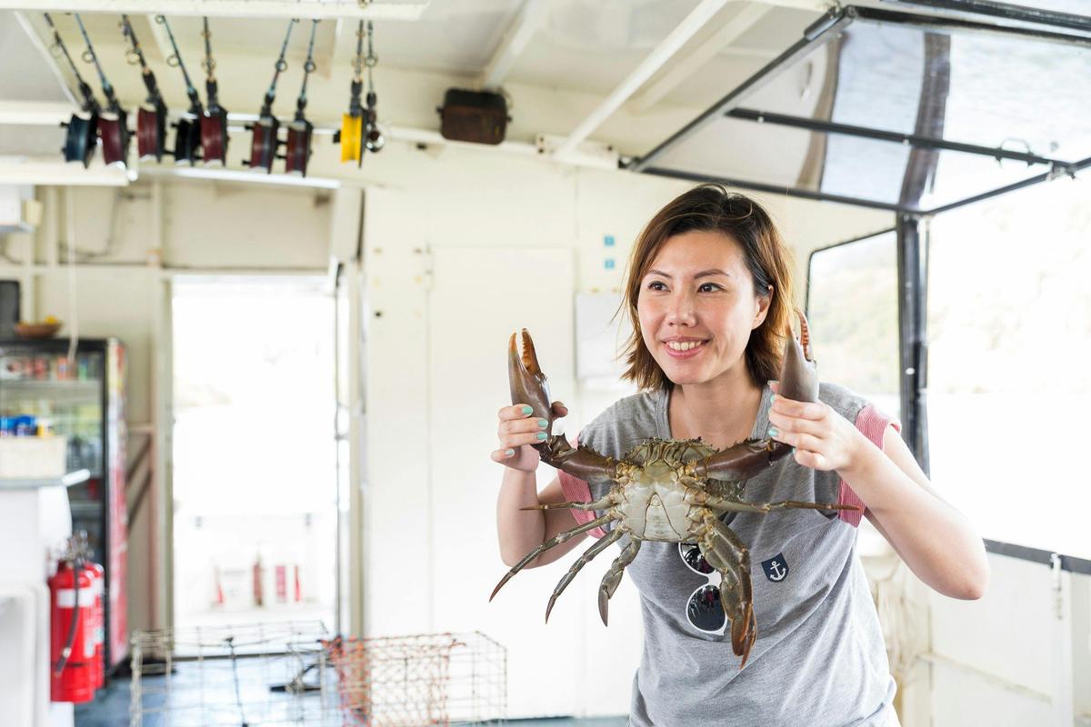 Crab Catching & Crab Holding