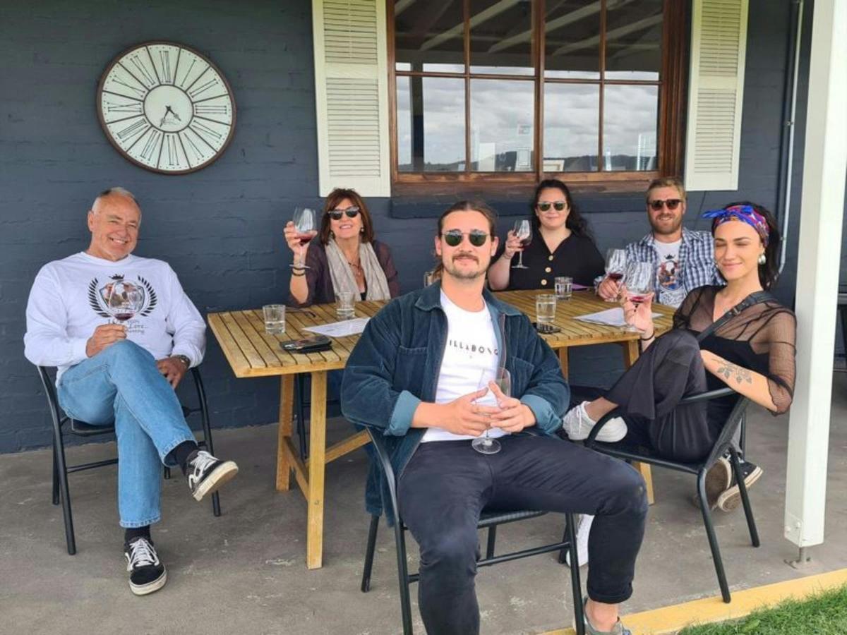 image wine tasting