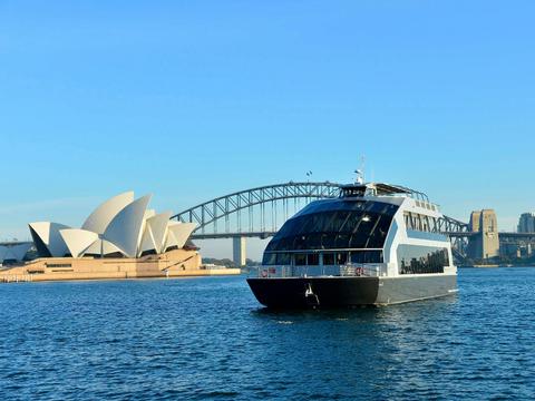 Go all out with a premium lunch cruise on the Clearview.