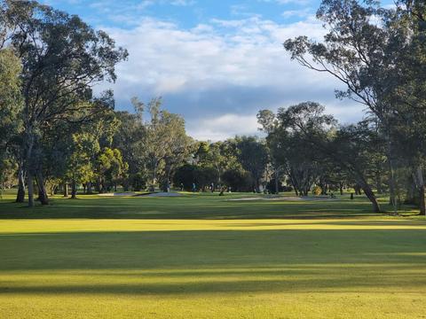 1st Hole Commercial Golf Club , Albury