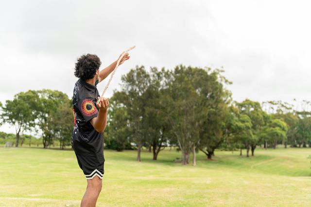 spear throwing