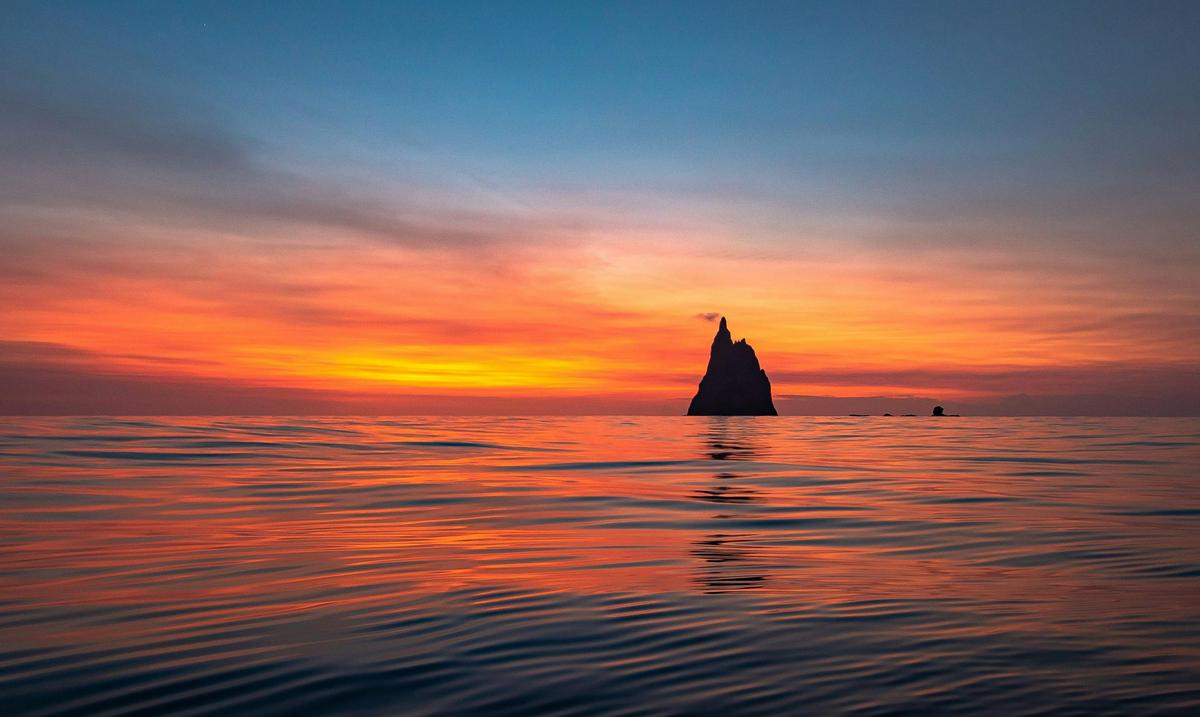 Ball's Pyramid an awesome snorkelling location. 13nm from Lord Howe Island