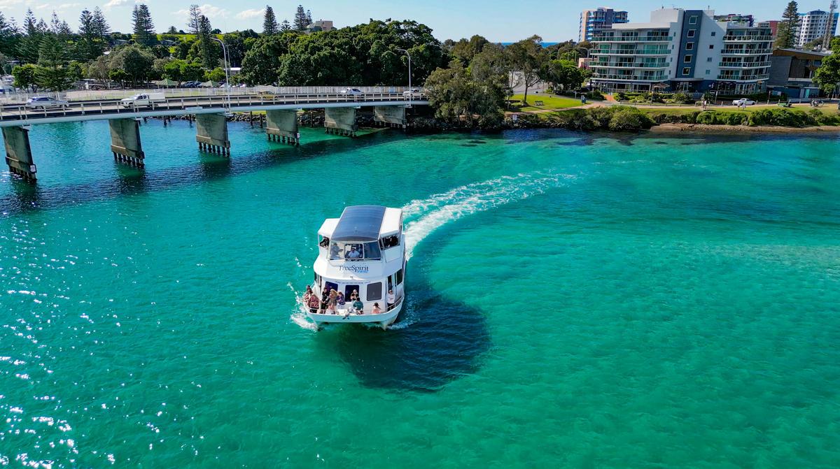 Things to do in Forster- Lake cruise