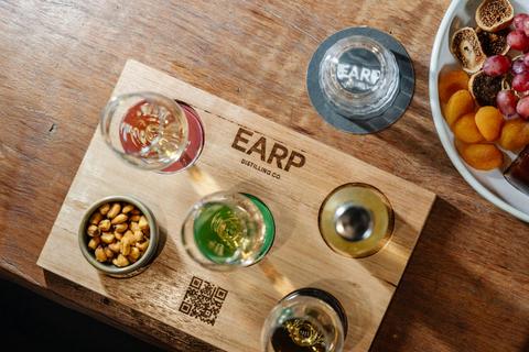 Tasting board with 3 glasses and mixer