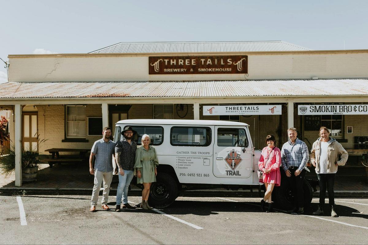 Mudgee Ale Trail clients posing with troopy before their tour for the day